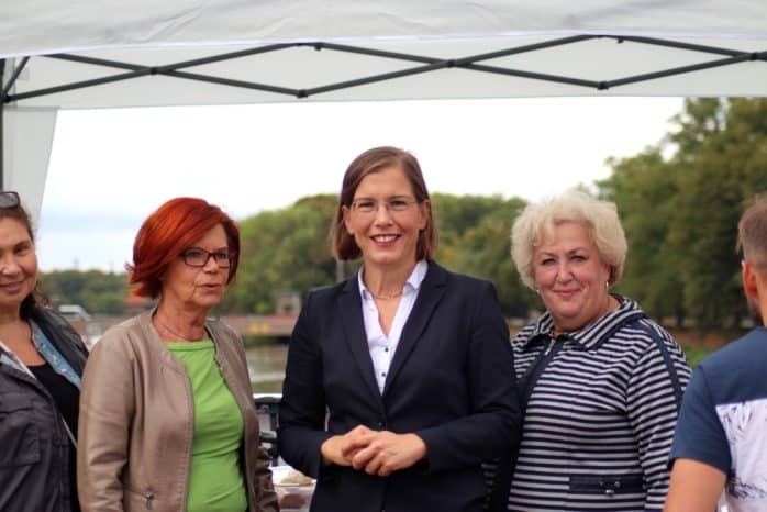 Kulturbürgermeisterin Skadi Jennicke zu Besuch auf der Brücke