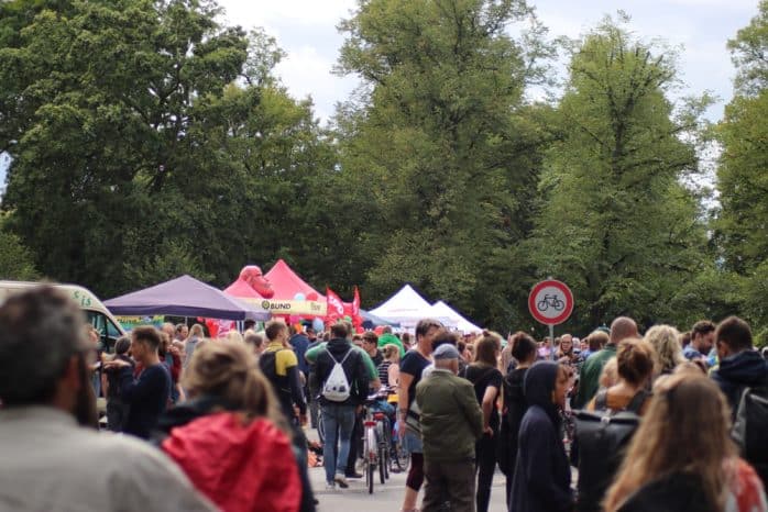 Mehrere tausend Leipziger kamen am 25.08.2018 zum 4. Brückenfest