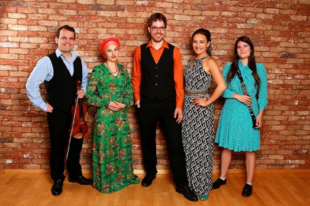 Rozhinkes Samuel-Luba-Tilmann-Karolina - Friederike - Foto: Rozhinkes
