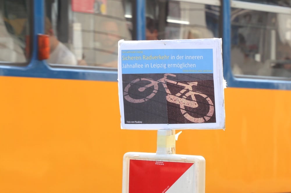 Für einen sicheren Radweg an der inneren Jahnallee wird es in den kommenden Tagen eine "Bikelane" geben. Foto: Michael Freitag