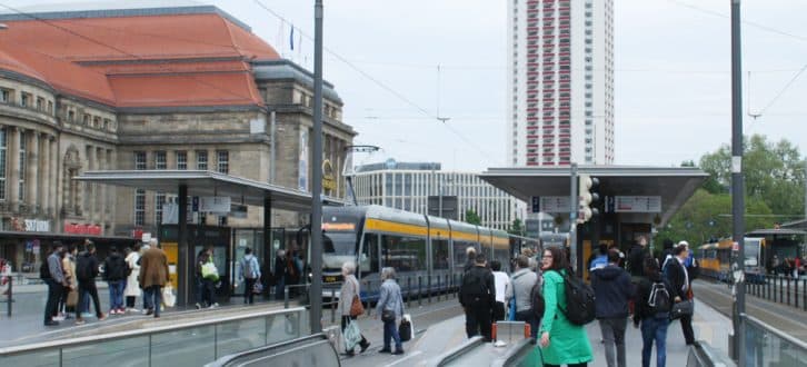 Straßenbahnhaltestelle Hauptbahnhof. Foto: Ralf Julke