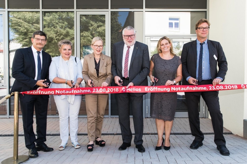Feierliche Einweihung der neuen Notaufnahme der Helios Klinik Leisnig. (v.l.n.r.) Dr. Roland Bantle, Regionalgeschäftsführer der Helios Region Ost, Veronika Bellmann, Bundestagsabgeordnete, Regina Kraushaar, Staatssekretärin des Sächsischen Ministeriums für Soziales und Verbraucherschutz, Matthias Damm, Landrat des Landkreises Mittelsachsen, Peggy Kaufmann, Klinikgeschäftsführerin der Helios Klinik Leisnig, Dr. René Schwarz, Ärztlicher Direktor der Helios Klinik Leisnig. Foto: Christian Hüller