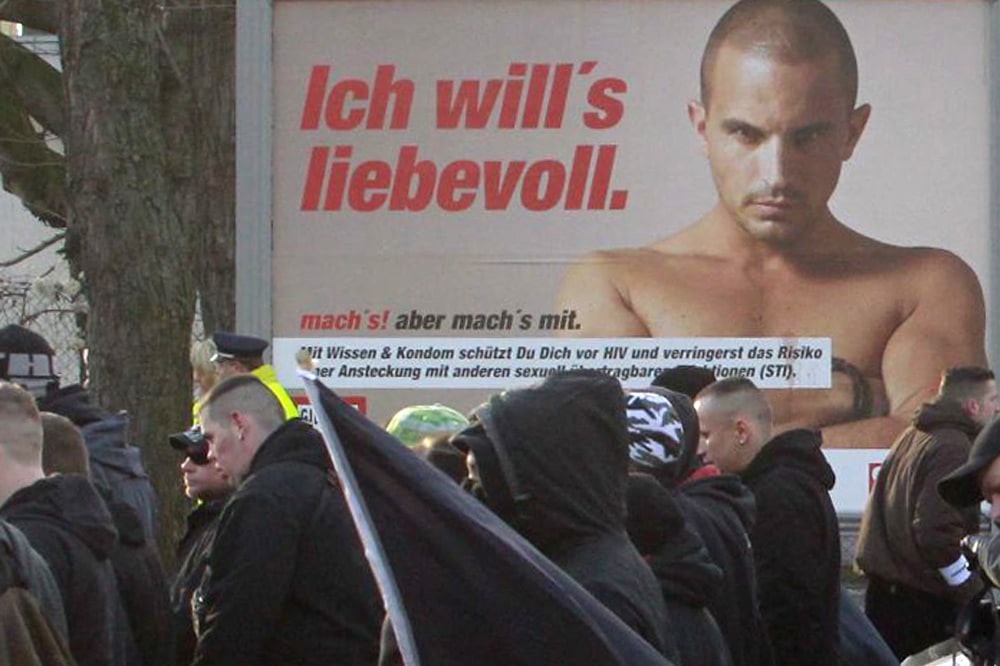 Der eine will's liebevoll, die Anderen mit Gewalt. Foto: L-IZ