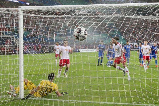 In der 87. Minute trifft Yussuf Poulsen zum 3:0. Foto: GEPA pictures/Roger Petzsche