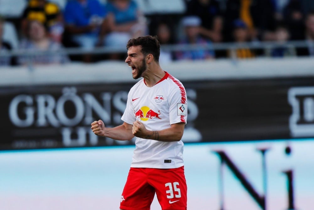 Massimo Bruno jubelt über seinen Führungstreffer. Foto: RBL