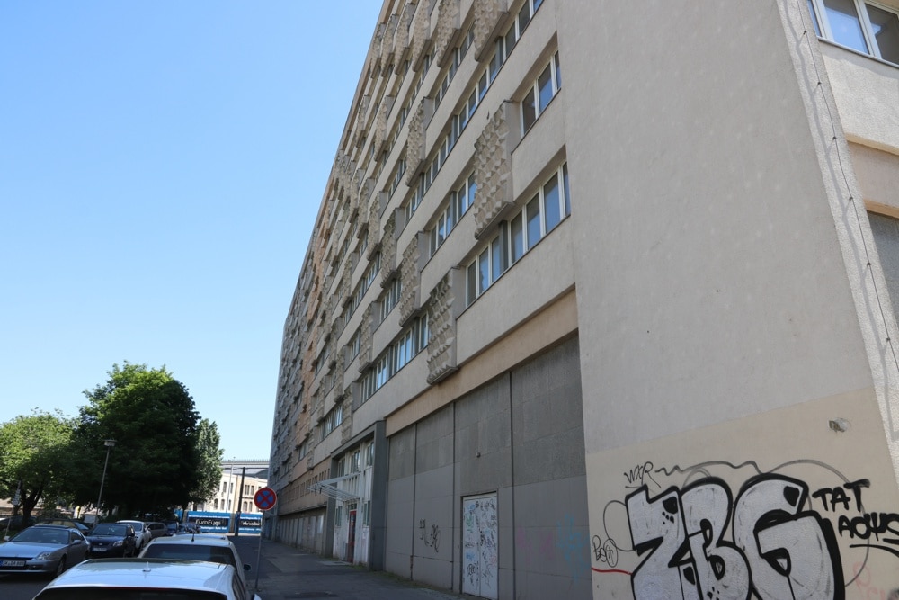 Immer k&uuml;rzere Bindungszeiten im sozialen Wohnungsbau. Das derzeit leerstehende LWB-Geb&auml;ude in der Gerberstra&szlig;e. Foto: Michael Freitag