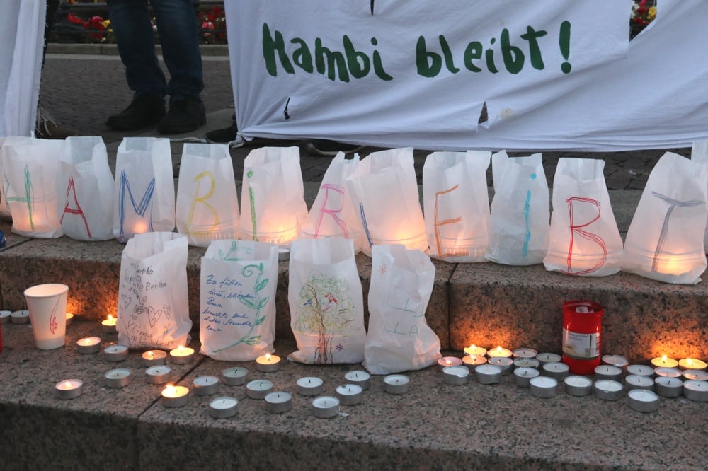 Mit einer Mahnwache waren am 24. September 350 Menschen in Gedanken bei den Waldbesetzern im Hambacher Forst. Foto: L-IZ.de