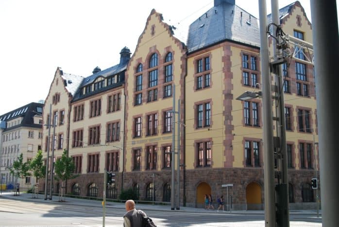 Die Chemnitzer TU sieht irgendwie anders aus, als das Gewimmel an der Leipziger Uni (Ende 2017). Foto: Michael Freitag