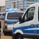 Die Hamburger Polizisten übernehmen die Absperrung ohne Räumung. Vielleicht einer der ersten klaren Polizeieinsätze in Chemnitz dieser Tage. Foto: Michael Freitag