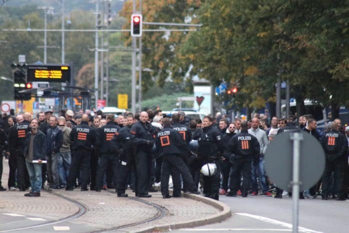 Die Rechten rücken massiv nach vorn am 1. September. Gleich heißt es Abstand gewinnen. Foto: Michael Freitag
