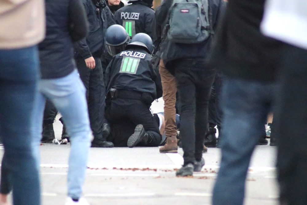 Erste Festnahme bei der AfD/Pegida/Pro Chemnitz-Demo, danach eskaliert die Situation weiter. Foto: L-IZ.de
