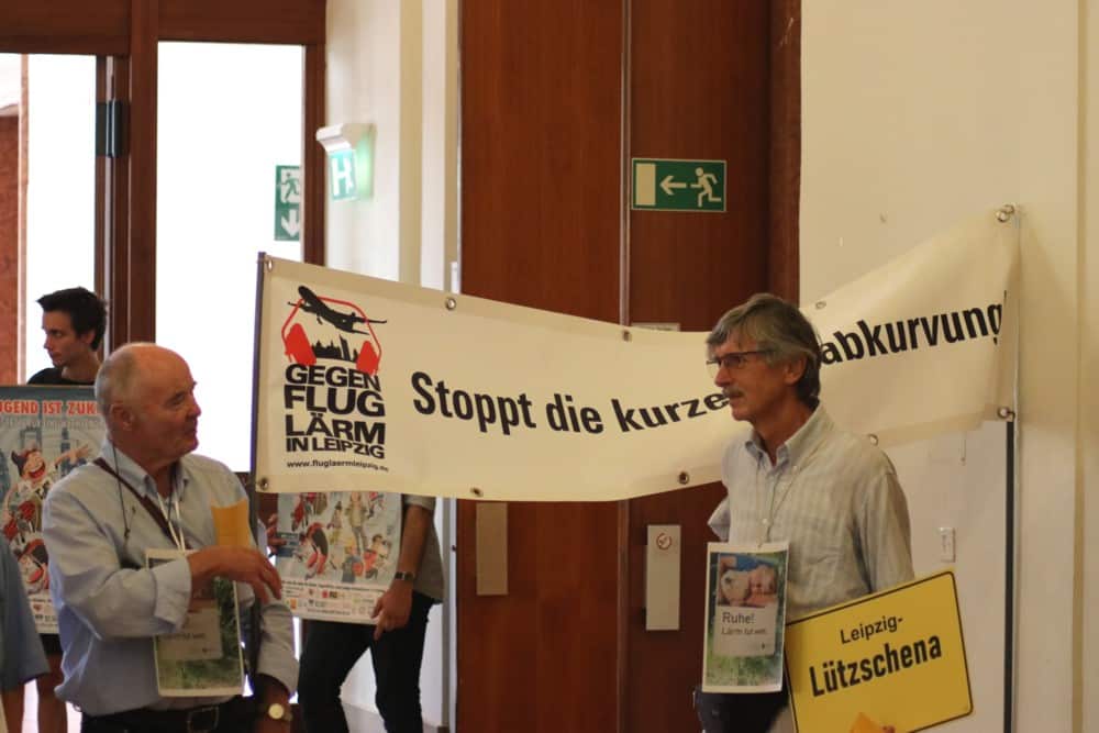 Protest im Rathaus gegen die kurze Südabkurvung und Lärm am Flughafen Leipzig/Halle. Foto: L-IZ.de