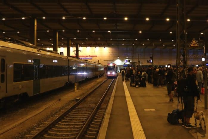 Gemeinsam Abreise der ersten 400 Leipziger zurück in die Messestadt nach der Demo. Foto: L-IZ.de