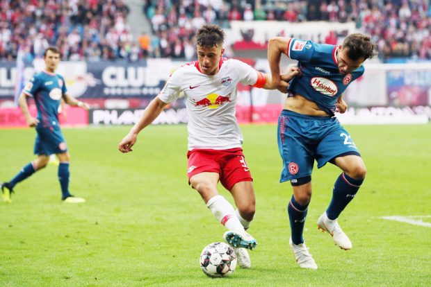 Vor allem in der 2. Hälfte gab es intensive Zweikämpfe. Foto: GEPA Pictures