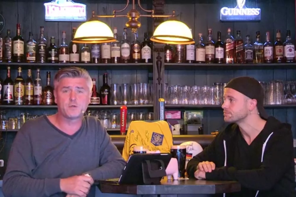 Norman Landgraf und Martin Hoch versteigern u.a. ein signiertes Lok-Trikot. Foto: Screenshot Sportpunkt