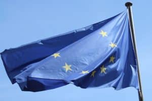Ein bisschen Wind für die Europa-Flagge. Foto: Ralf Julke