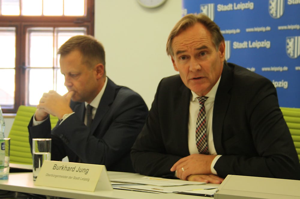 Torsten Bonew und Burkhard Jung bei der ersten Vorstellung des Doppelhaushalts. Foto: Ralf Julke