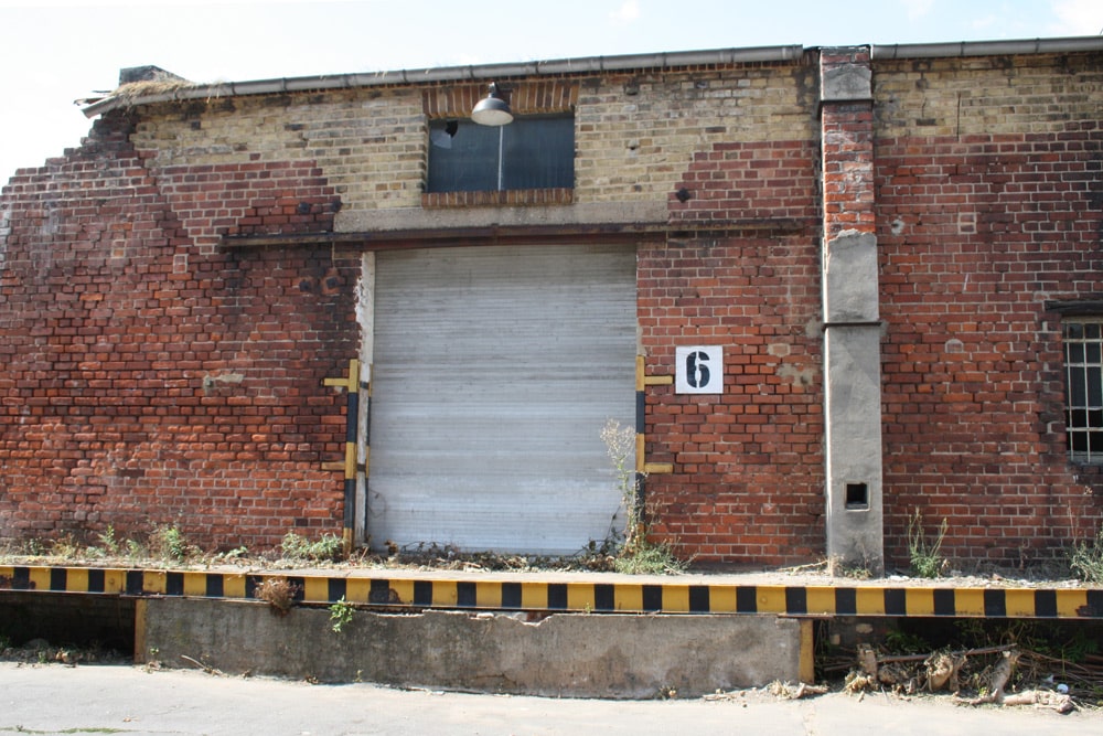 Lagerhalle auf der Westseite des Hauptbahnhofs. Foto: Ralf Julke