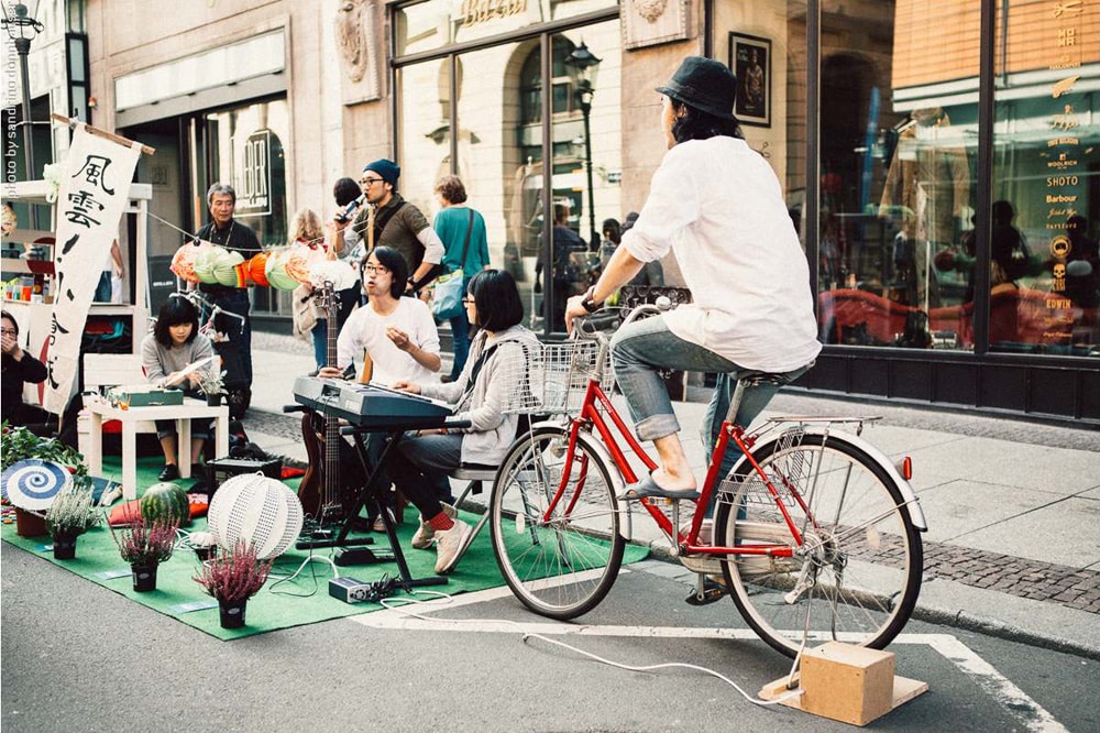 Einmal im Jahr ein gemütliches Picknick auf der Straße. Foto: Ökolöwe - Umweltbund Leipzig e.V.