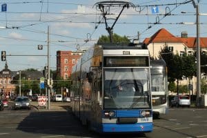 Straßenbahn am Augustusplatz. Foto: Ralf Julke