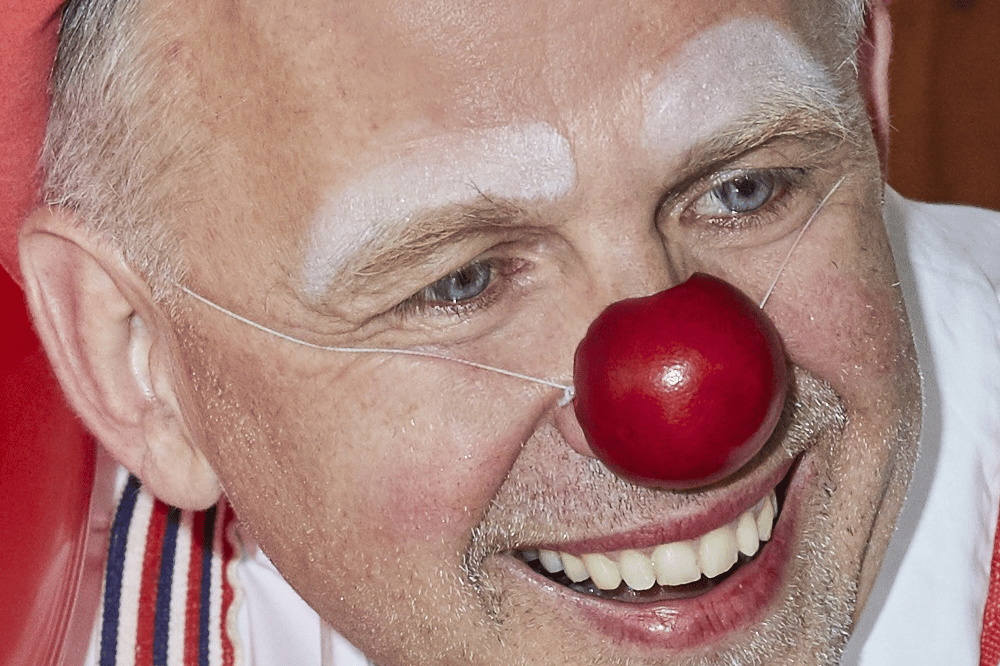 „Botschafter der Wärme 2018“ Heiko Fischer engagiert sich in Leipzig für therapeutische Clownsarbeit / © VNG-Stiftung