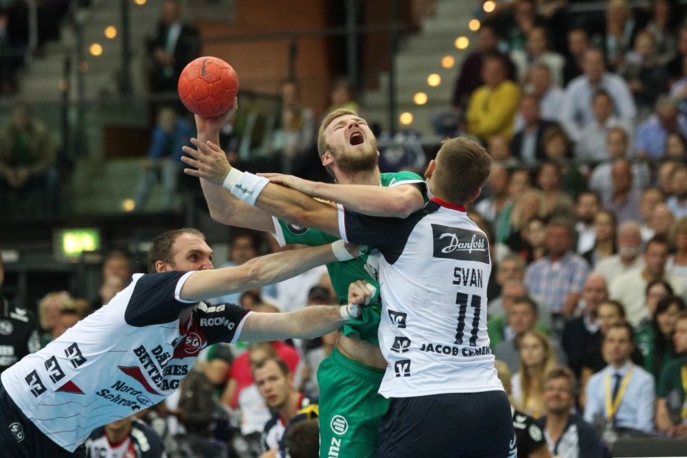 Meister und Tabellenführer Flensburg kann die kampfstarken Leipziger nur mit Mühe stoppen. Foto: Jan Kaefer