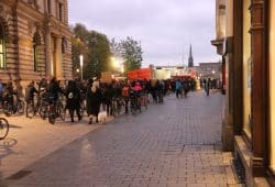Beim Einschwenken zum Neuen Rathaus. Foto: L-IZ.de
