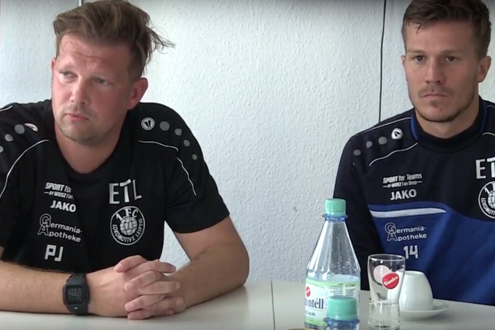 Lok-Trainer Björn Joppe und Abwehrspieler Patrick Wolf vor dem Pokalspiel gegen den Hainsberger SV. Foto: Screen Heimspiel TV