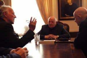 Regisseur Werner Herzog (l.) im Gespräch mit Michail Gorbatschow. Foto: DOK Leipzig / Lena Herzog