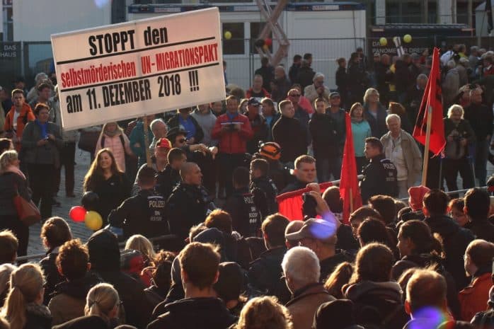 Die neue Angst bei Pegida - auch am 11. Dezember wird man wieder verraten und verkauft. Foto: L-IZ.de