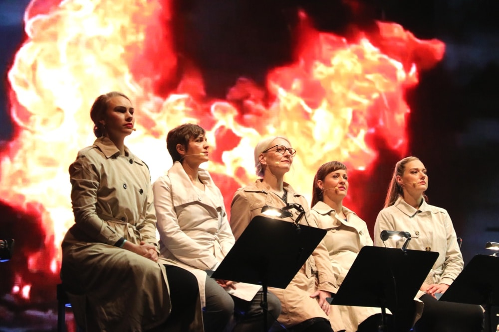 Endlich mal nur Frauen beim Lichtfest 2018 auf der Bühne. Das Thema? 100 Jahre Kampf um Gleichberechtigung. Foto: L-IZ.de