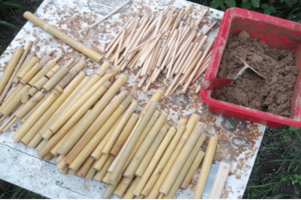 Insektenhotelbau im Obstgaertchen, Quelle: erleb-bar