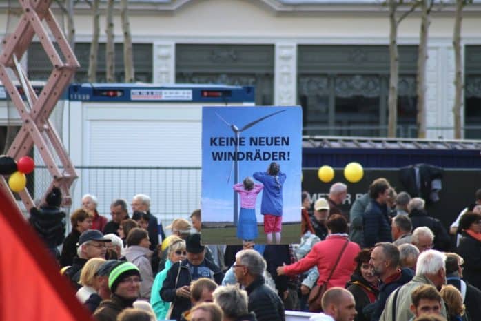 Die am 21.10.2018 wahrscheinlich einzige andere Forderung außer alles gegen Geflohene oder Fliehende. Keine neuen Windräder. Foto: L-IZ.de