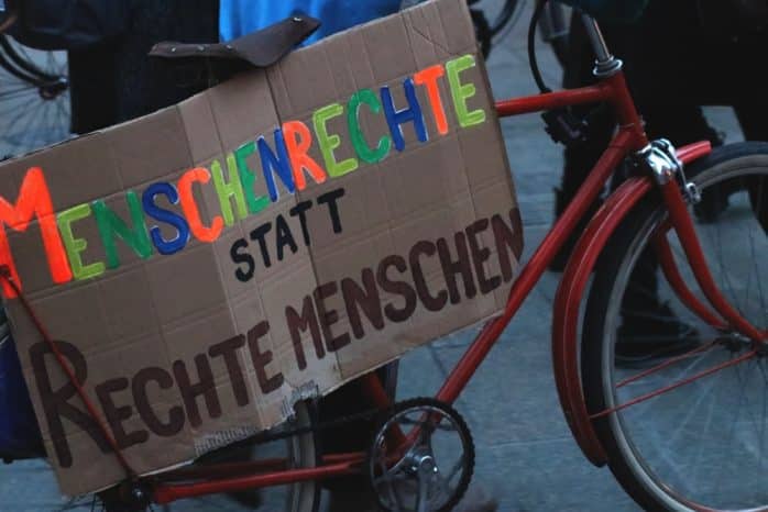 Menschenrechte statt rechte Menschen wärn ein schönes Ziel, denn rechte Menschen gibts schon viel zu viel. Foto: L-IZ.de