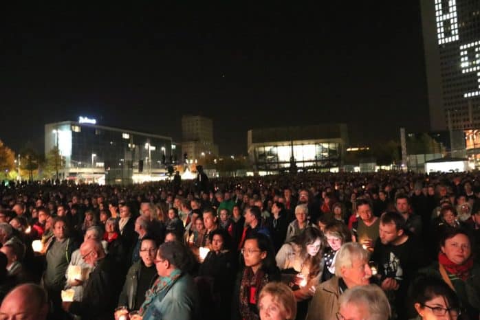 Rappelvoller Platz in Leipzig zum Lichtfest 2018. Foto: L-IZ.de