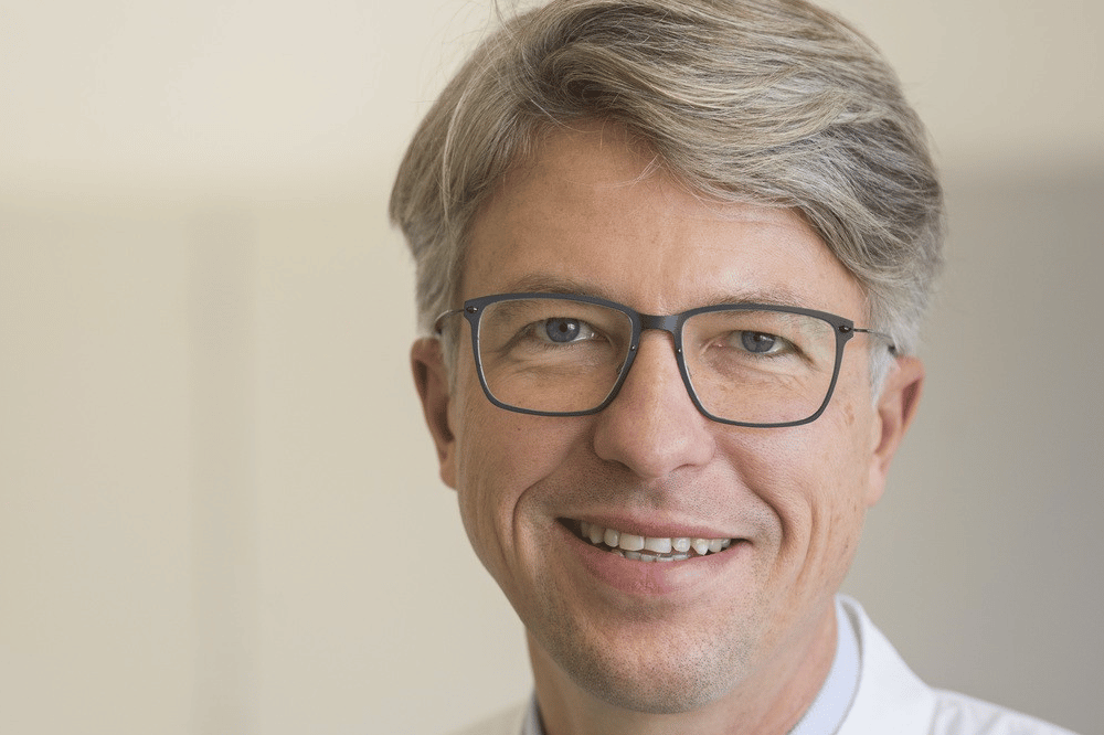 Aus Dresden nach Leipzig gewechselt: Seit dem 1. Oktober leitet Prof. Dr. Uwe Platzbecker den Bereich Hämatologie und Zelltherapie am Universitätsklinikum Leipzig. Foto: Stefan Straube / UKL