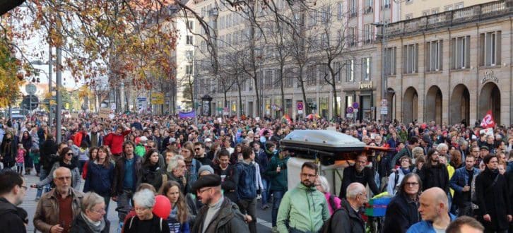 Rund 13.000 kamen am 21. 10. 2018 zum Gegenprotest unter dem Motto "Herz statt Hetze" und "Dresden. Respekt". Foto: L-IZ.de