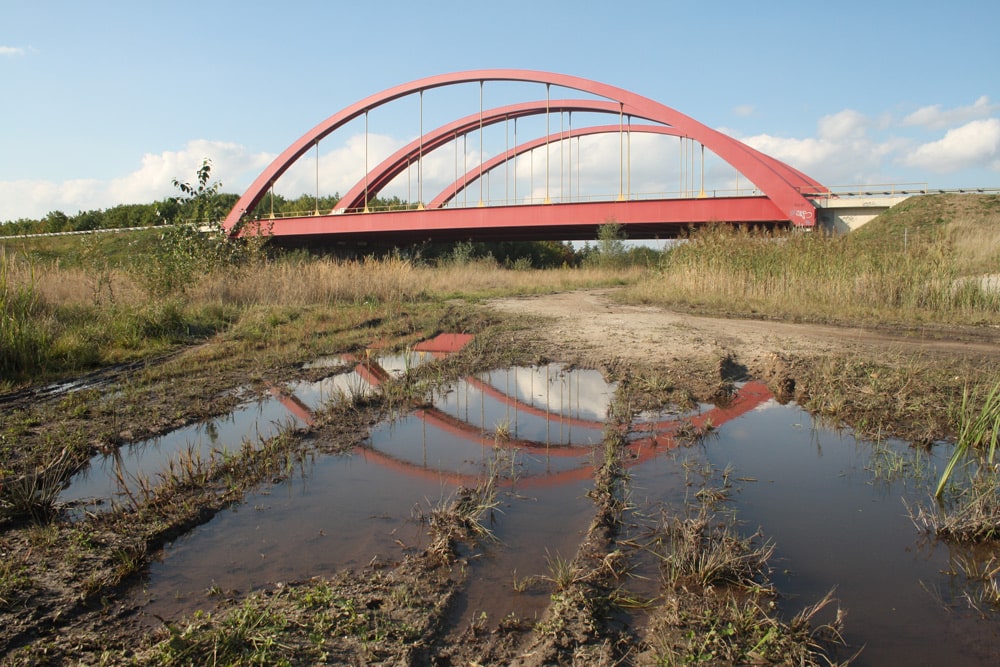 Das - noch unverdichtete - Baufeld des Harthkanals. Foto: Ralf Julke