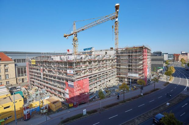 Blick von der Seite auf den Baukörper der neu entstehenden H-Hotels am Leipziger. Foto: S&G Development/Sven Voss