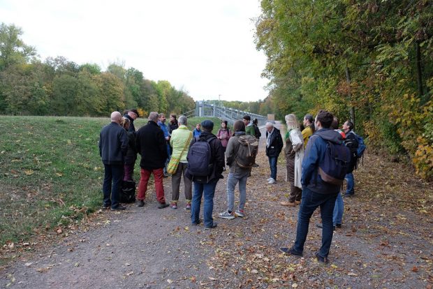 Die Exkursion am Nahleauslasswerk. Foto: NABU Leipzig