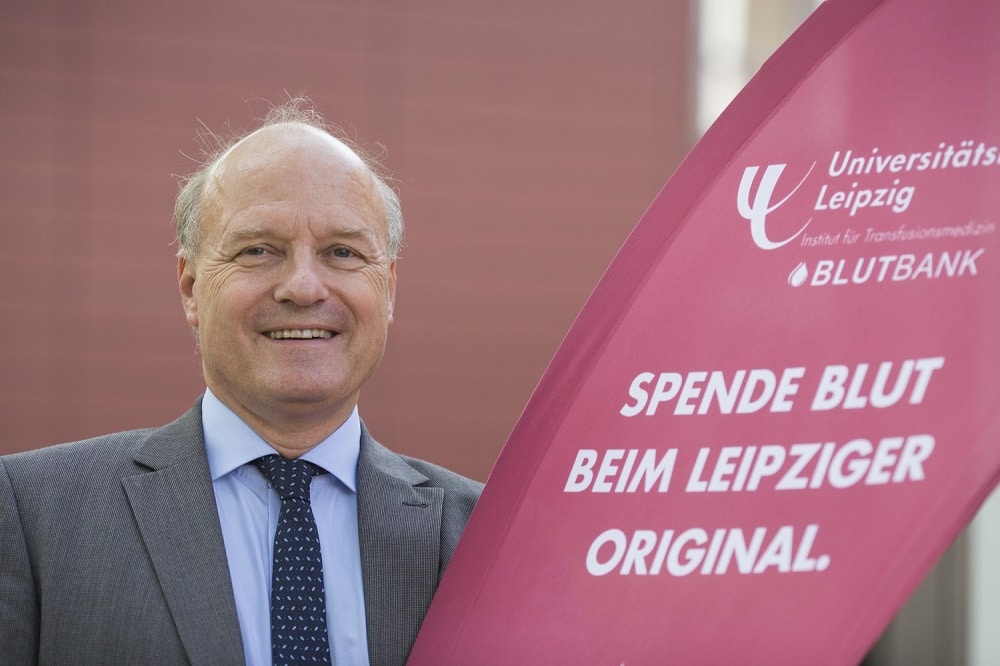 Die einzigartige Kombination am UKL aus klinischer Transfusionsmedizin und großem Blutspendedienst weiterentwickeln: Prof. Reinhard Henschler ist der neue Leiter des Instituts für Transfusionsmedizin. Foto: Stefan Straube / UKL