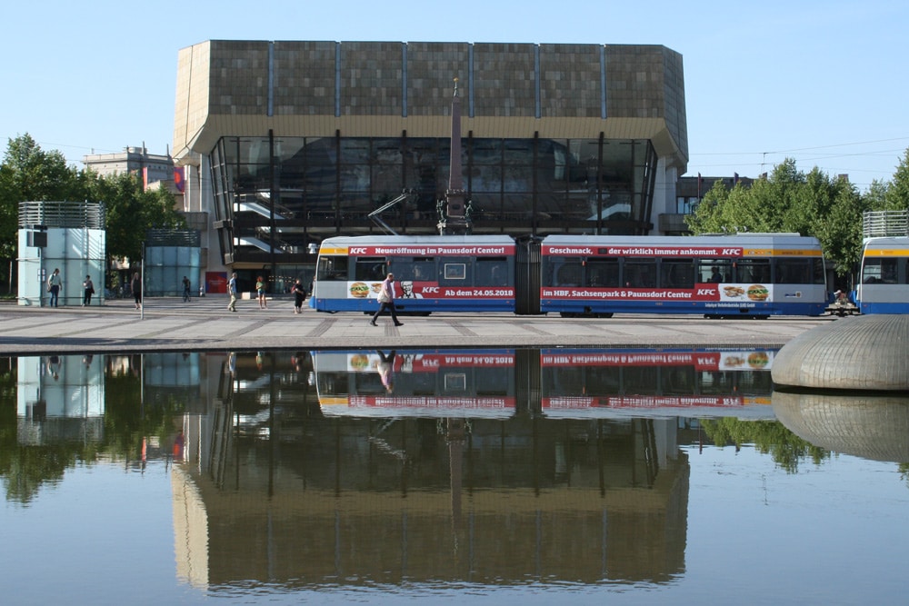 Straßenbahn auf dem Augustusplatz. Foto: Ralf Julke