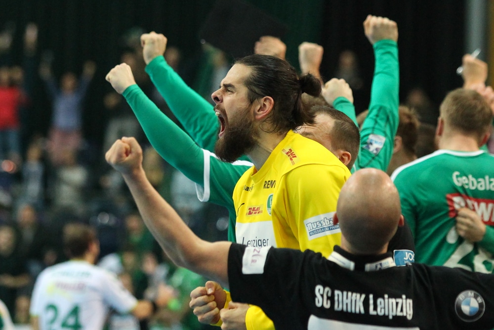 Torwart Milos Putera schreit seine Freude über den ersehnten DHfK-Sieg heraus. Foto: Jan Kaefer