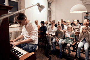 Alle Generationen bei der 3. Notenspur-Nacht der Hausmusik; Foto: Daniel Reiche