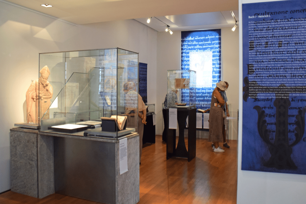 Blick in die Ausstellung, Foto: Vereinigte Domstifter/C. Buchheim