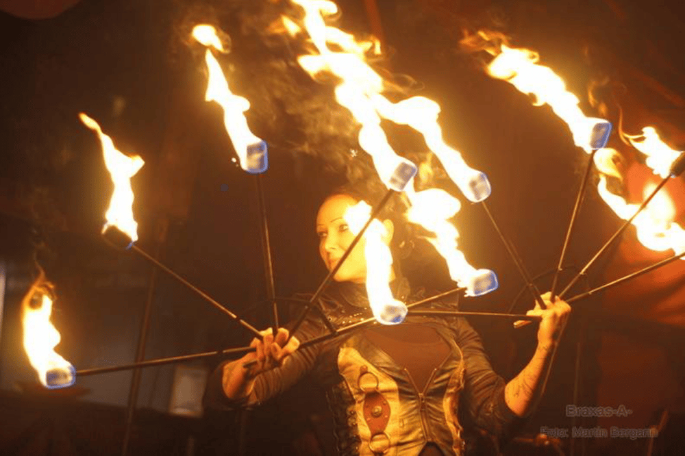 Feuershow von Braxas-A. Quelle: COEX Veranstaltungs GmbH & Co.KG