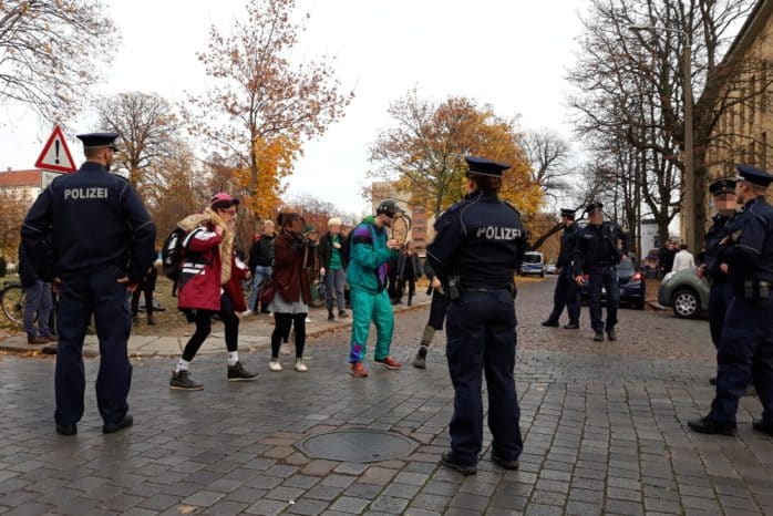 Protest gegen die Einrichtung der Waffenverbotszone. Foto: René Loch