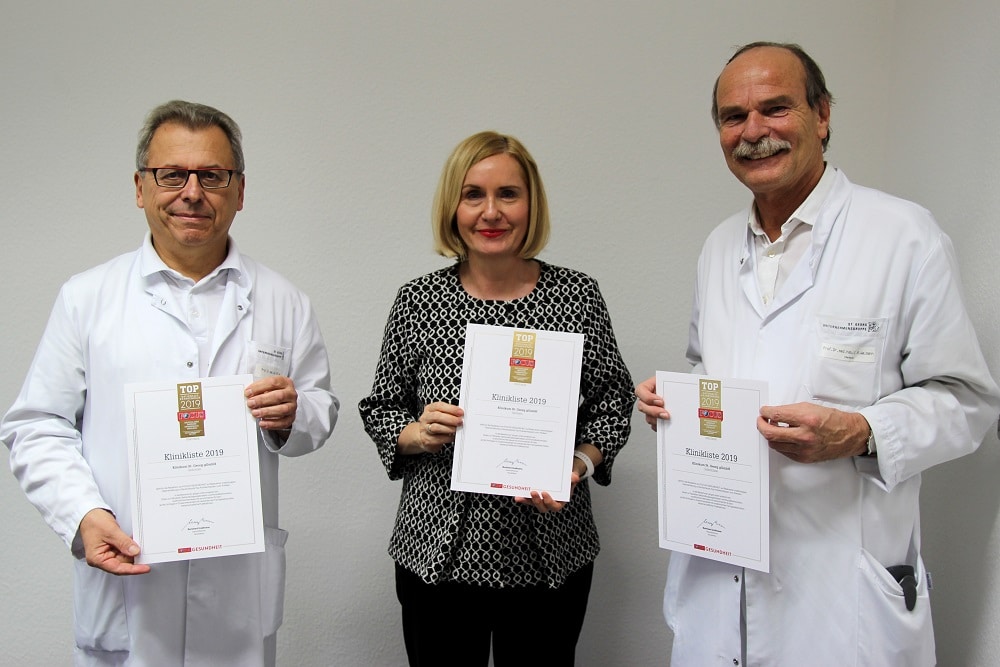 Prof. Dr. med. habil. Uwe Köhler (Chefarzt der Klinik für Gynäkologie und Geburtshilfe), Dr. Iris Minde (Geschäftsführerin des Klinikums) und Prof. Dr. med. habil. Arved Weimann (Chefarzt der Klinik für Allgemein-, Viszeral- und Onkologische Chirurgie) (v.l.n.r.), Foto: Klinikum St. Georg