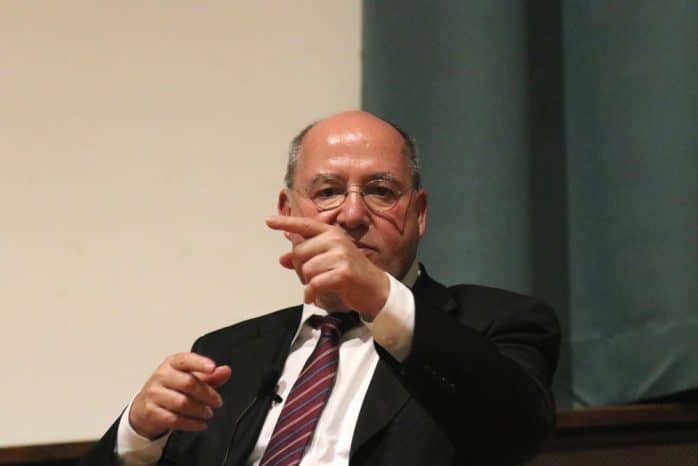 Debattierte mit Jens-Uwe Jopp über Kapitalismus und Wiedervereinigung, Gregor Gysi im Schiller. Foto: L-IZ.de