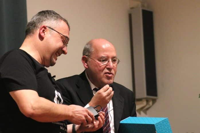 Jens-Uwe Jopp und Gregor Gysi am 13. November 2018 in der Schiller-Schule. Foto: L-IZ.de